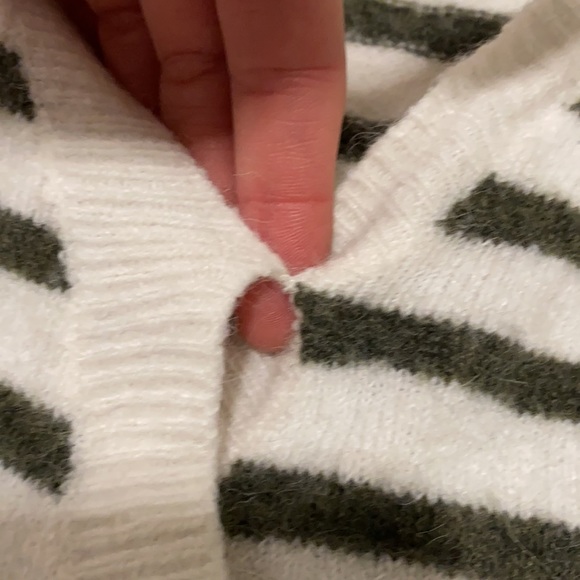 MADEWELL Stripped V-Neck Sweater - Picture 4 of 5